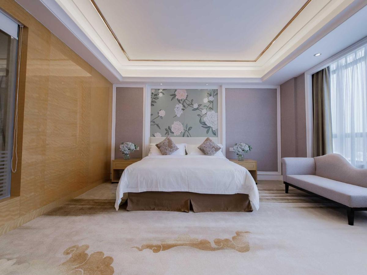 Vienna International Shenzhen Tianan Digital City Екстер'єр фото