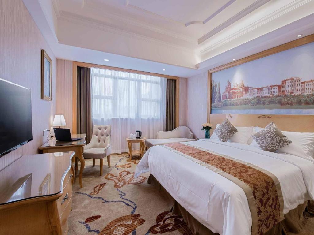 Vienna International Shenzhen Tianan Digital City Екстер'єр фото