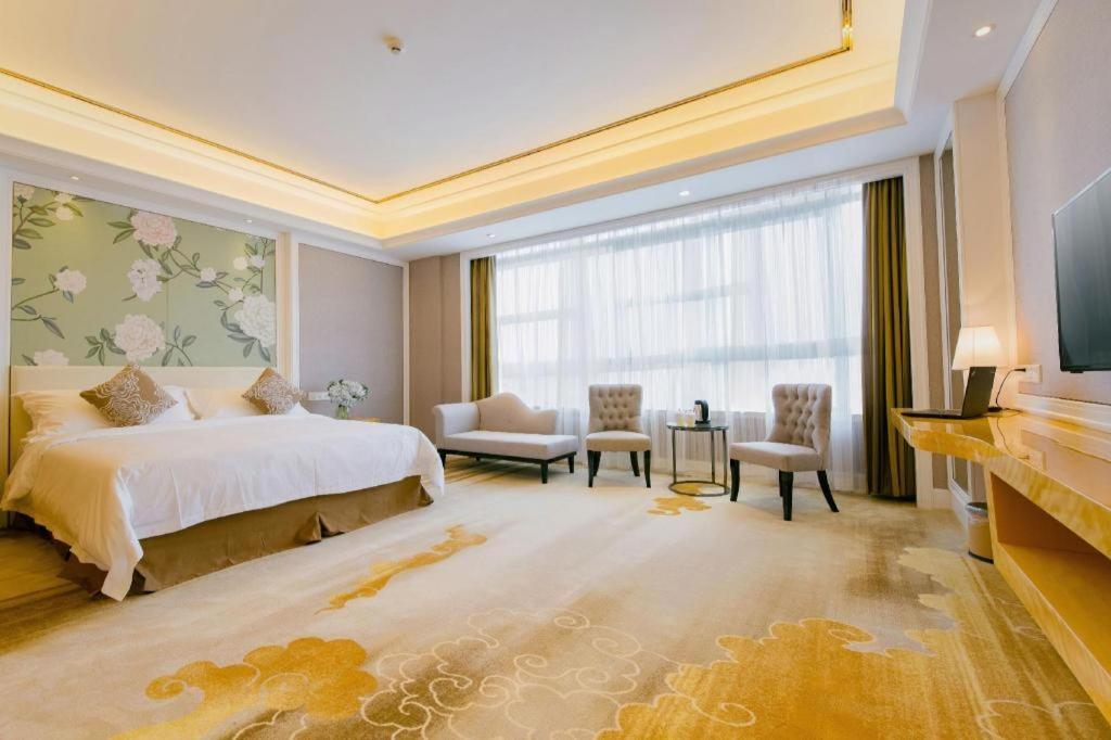 Vienna International Shenzhen Tianan Digital City Екстер'єр фото
