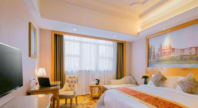 Vienna International Shenzhen Tianan Digital City Екстер'єр фото