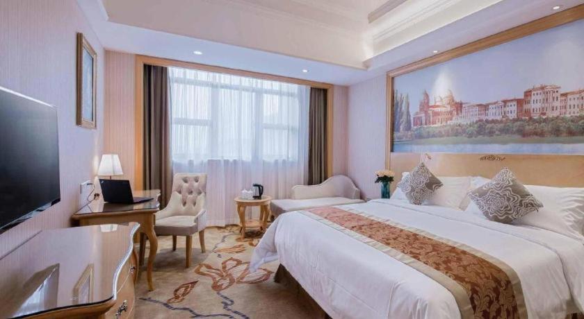 Vienna International Shenzhen Tianan Digital City Екстер'єр фото